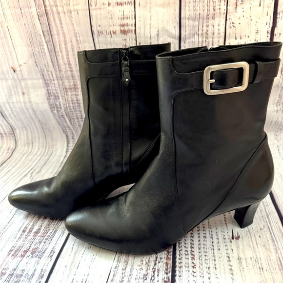 WOMENS SIZE 10.5 B COLE HAAN BLACK LEATHER SIDE ZIP ANKLE BOOTS - Picture 1 of 6